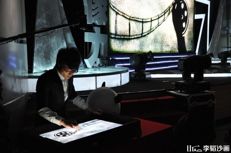第七届“影像力” 北京大学生微视频创意营颁奖晚会 现场沙画表演