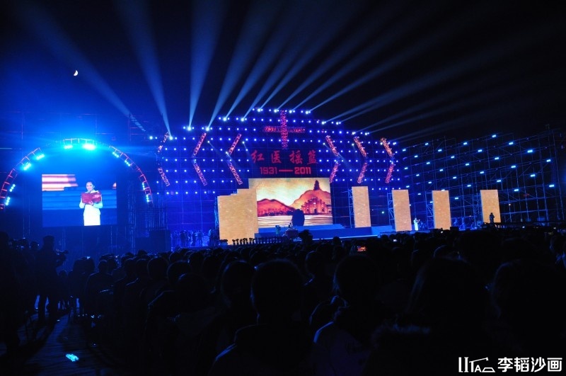 中国医科大学80周年校庆晚会“红衣摇篮” 现场沙画表演李韬 辽宁
